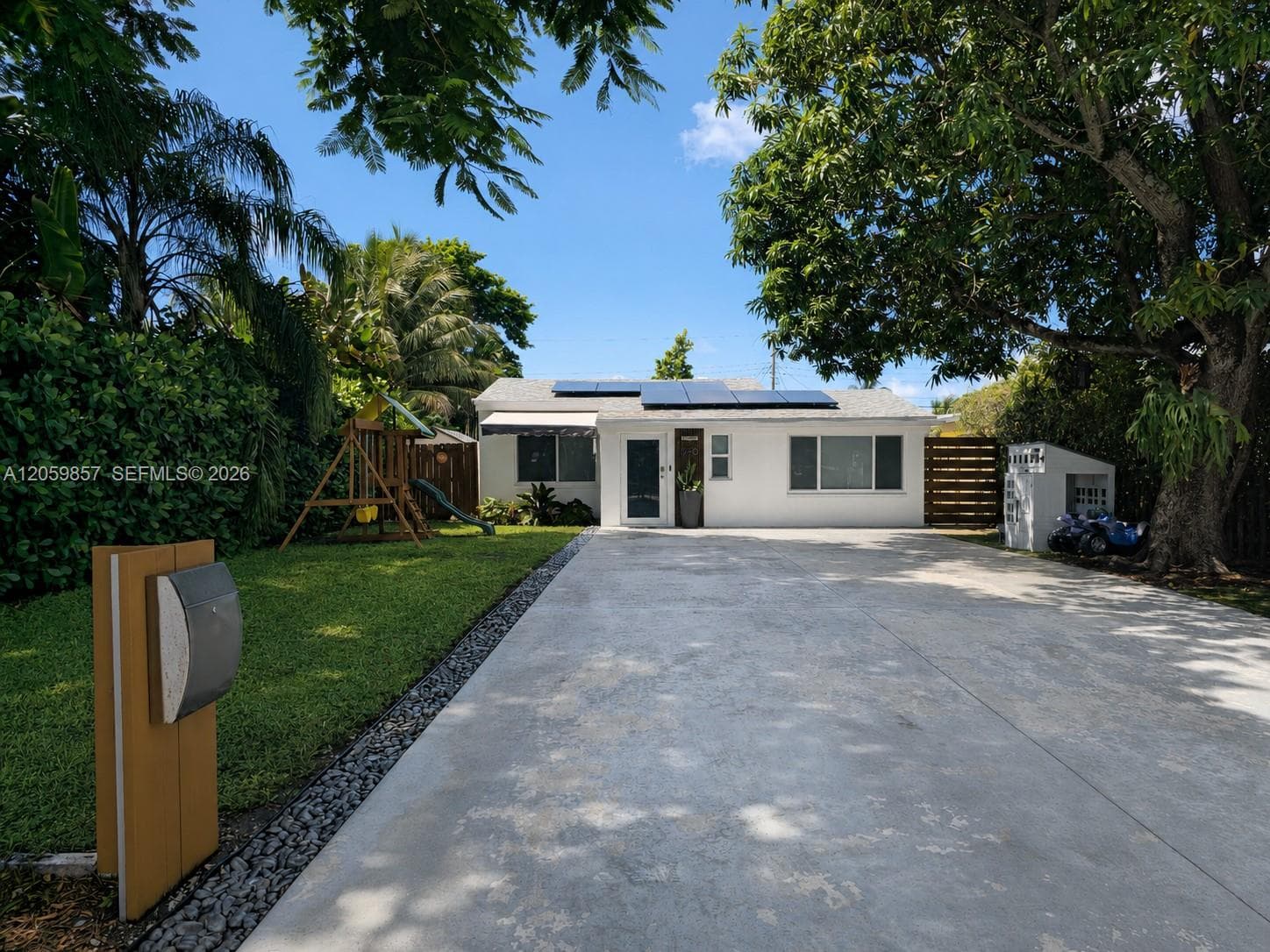 1740 NE 181st St, North Miami Beach, FL 33162 — zdjęcie 2