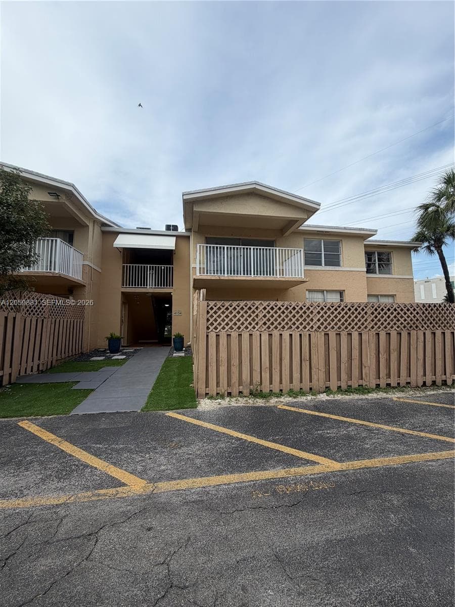 4134 NW 79th Ave # 2A, Doral, FL 33166 — zdjęcie 2