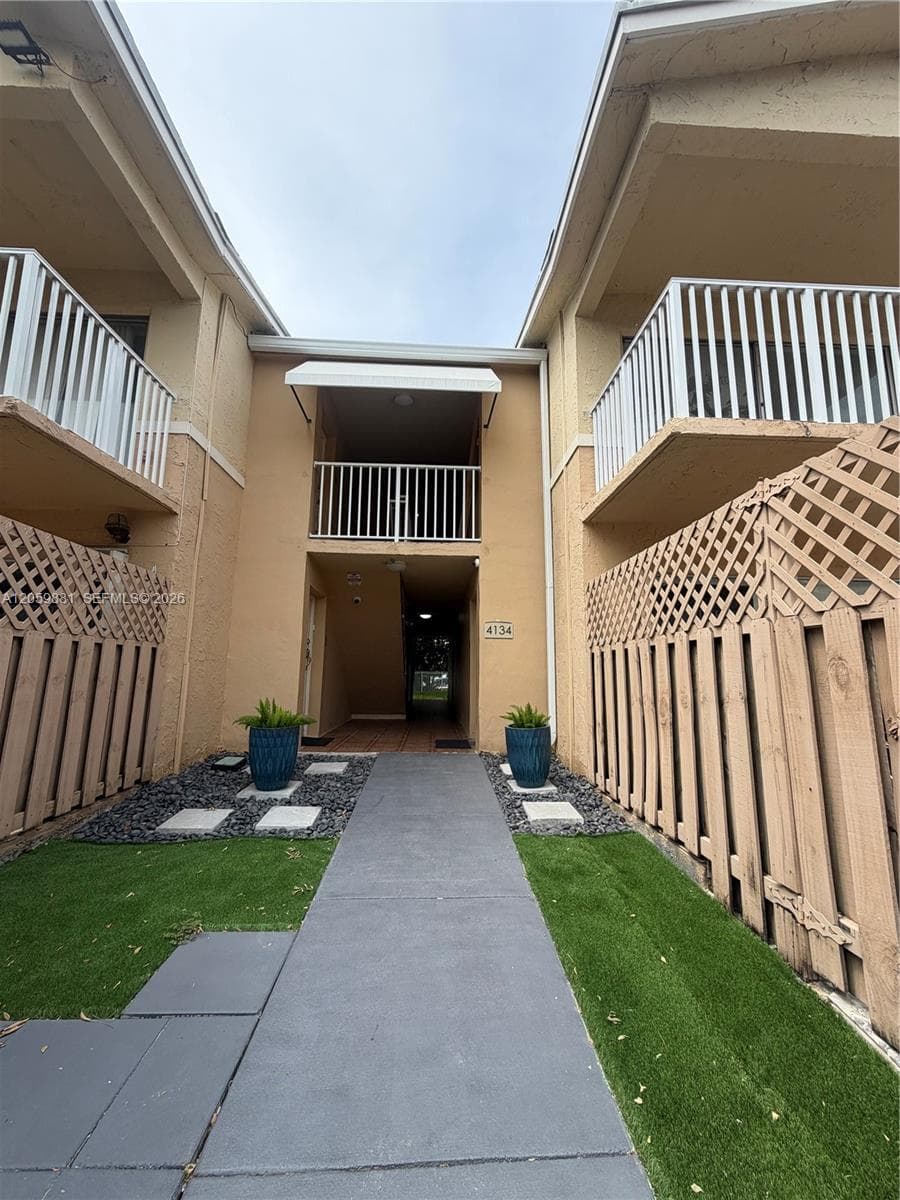 4134 NW 79th Ave # 2A, Doral, FL 33166 — zdjęcie 3