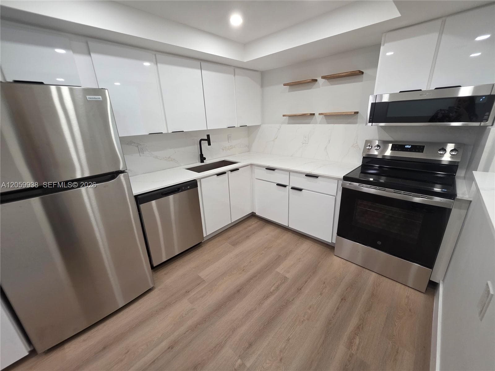 501 Three Islands Blvd # 112, Hallandale Beach, FL 33009