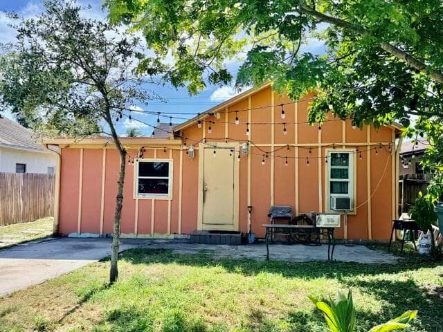 1009 S PINE Street, FL 33460 — zdjęcie 2