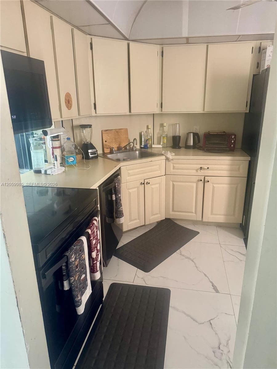 6361 N Falls Cir Dr # 311, Lauderhill, FL 33319 — zdjęcie 3