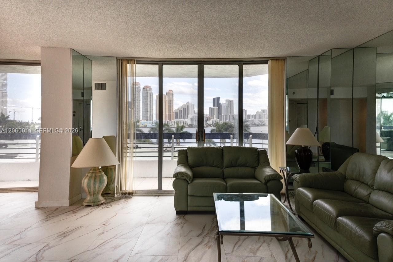 3600 Mystic Pointe Dr # 613, Aventura, FL 33180 — zdjęcie 3