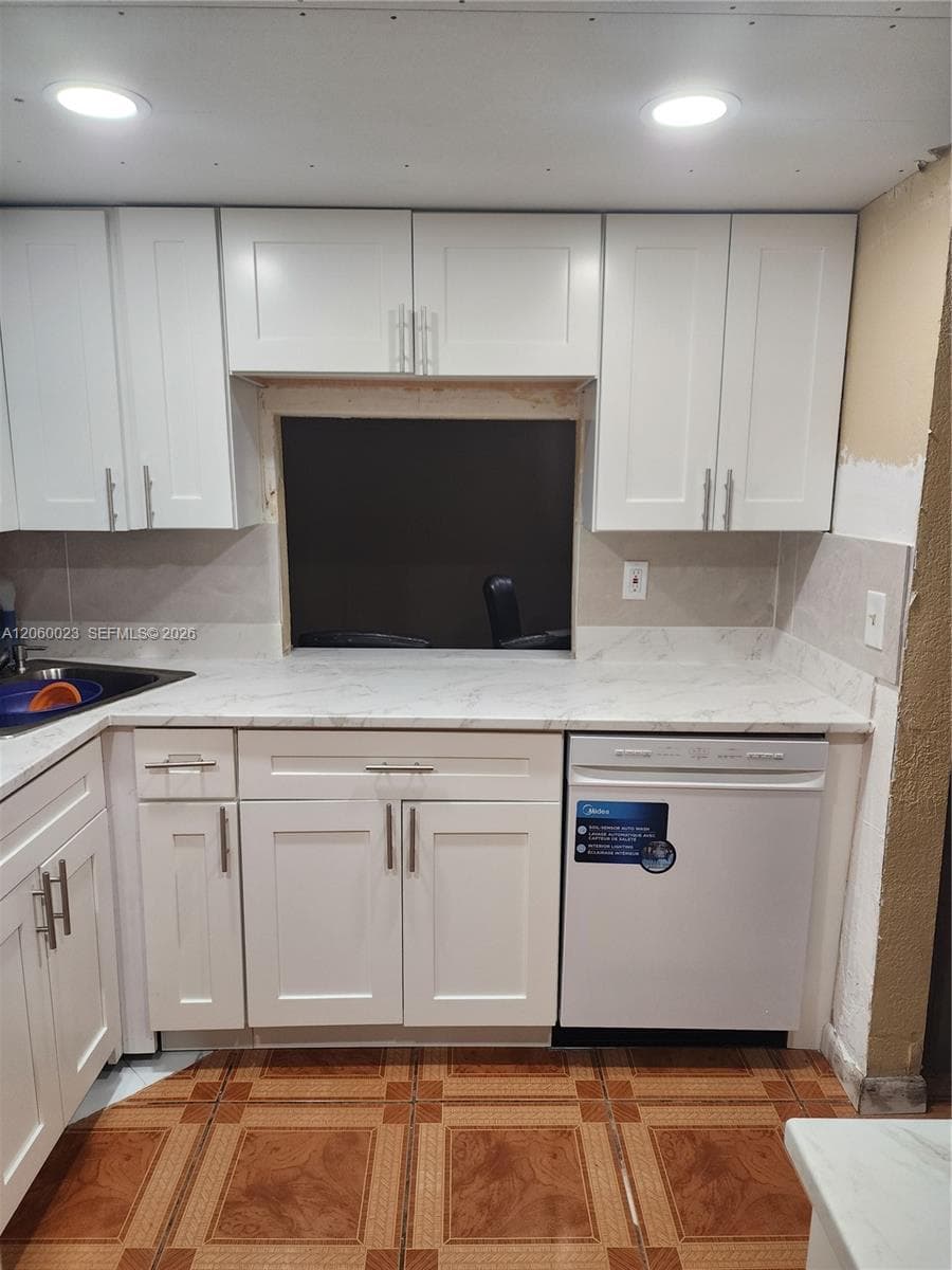 5975 NW 25th St, Sunrise, FL 33313