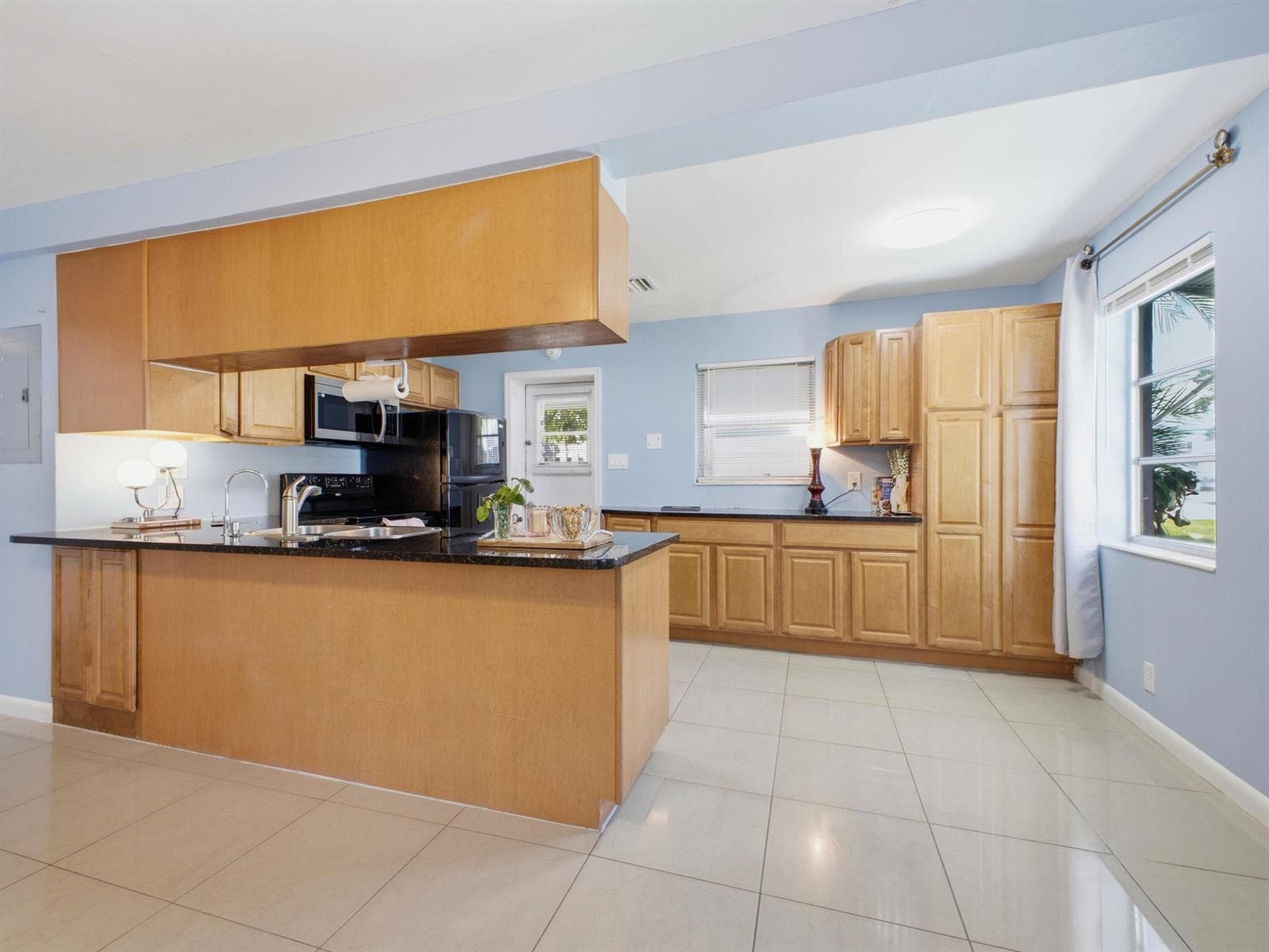 370 ORANGE Way, West Palm Beach, FL 33405 — zdjęcie 2