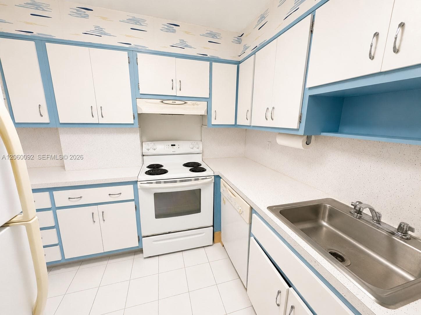 220 Kings Point Dr # 211, Sunny Isles Beach, FL 33160 — zdjęcie 4
