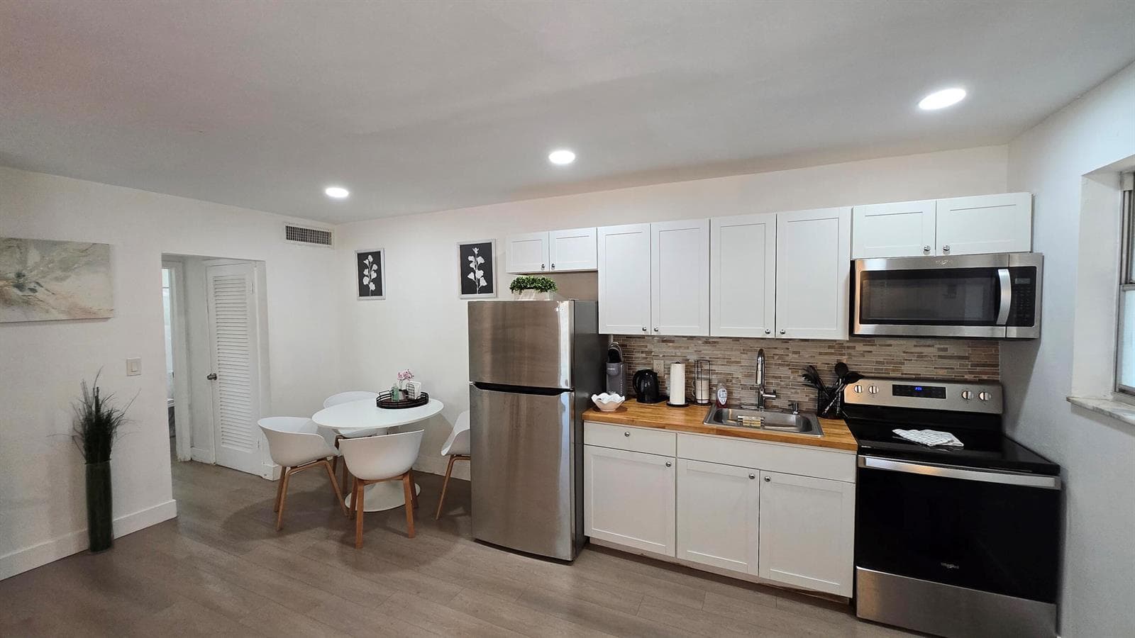 704 NE 8TH Street # 1, Hallandale Beach, FL 33009