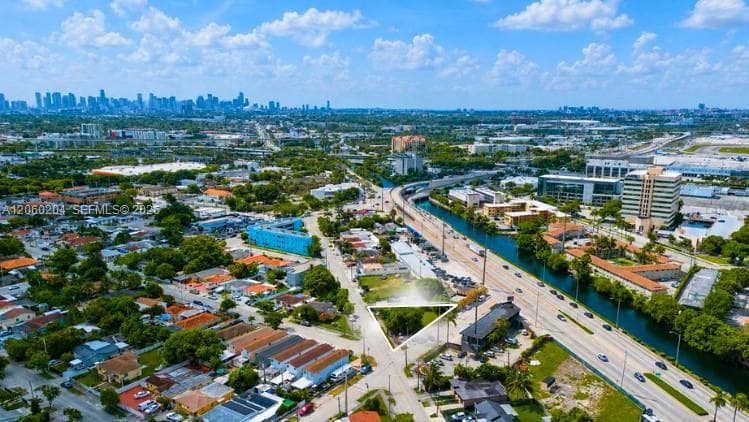 699 E Okeechobee Rd, Hialeah, FL 33010 — zdjęcie 2