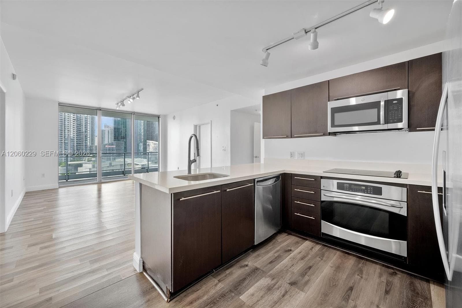 90 SW 3rd St # 2001, Miami, FL 33130 — zdjęcie 5