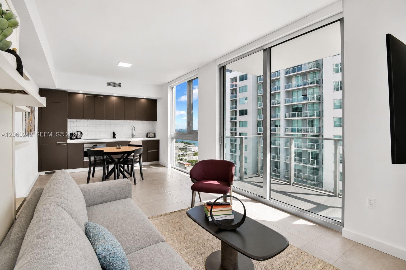 227 NE 2nd St # 2000, Miami, FL 33132 — zdjęcie 5