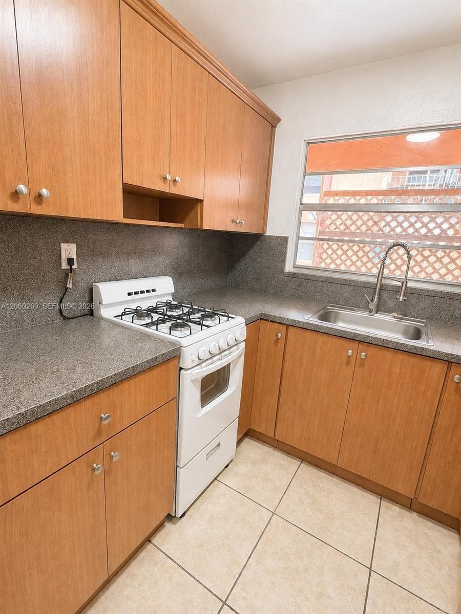 6850 W 14th Ct # C04, Hialeah, FL 33014 — zdjęcie 2