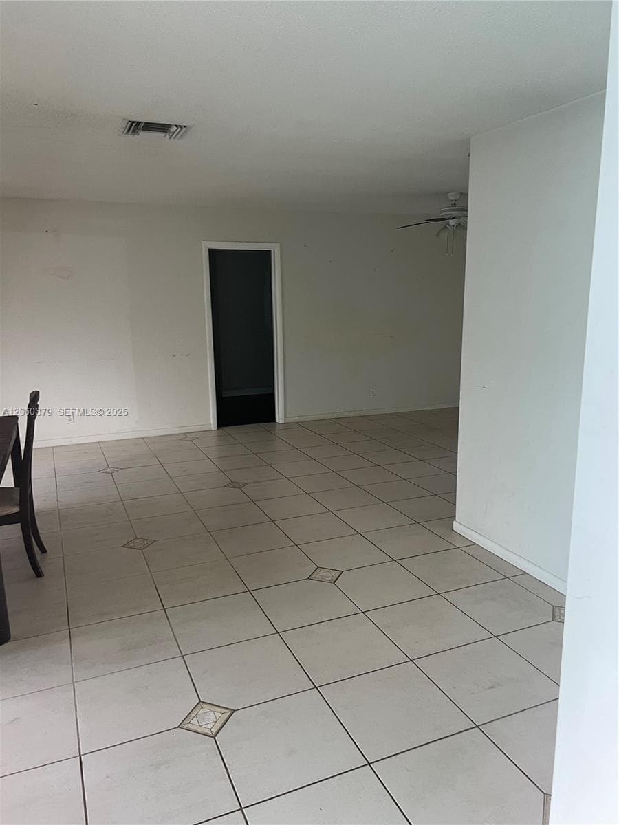 3700 NW 25th St, Lauderdale Lakes, FL 33311 — zdjęcie 4