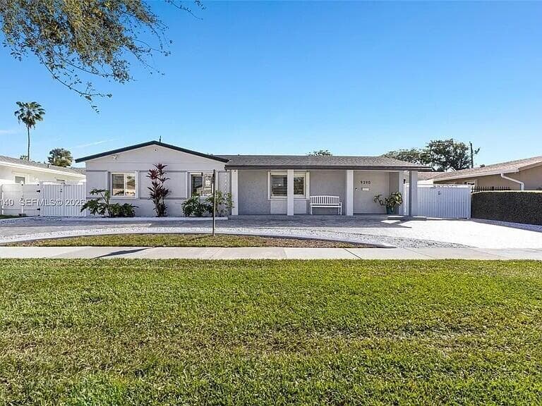 9390 SW 190TH Street, Cutler Bay, FL 33157 — zdjęcie 2
