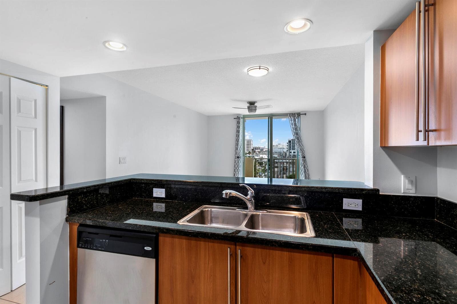 610 CLEMATIS Street # 418, West Palm Beach, FL 33401 — zdjęcie 2