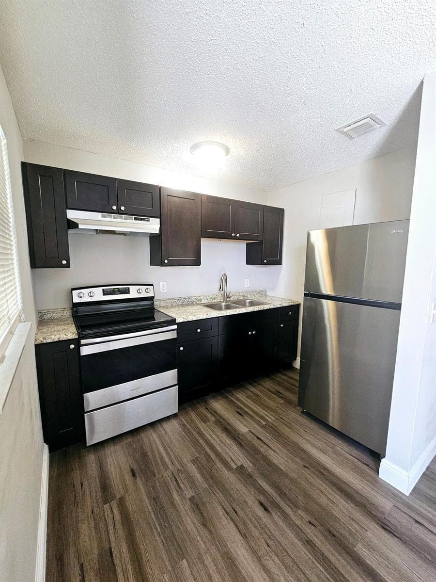 1556 W 20TH Street, Riviera Beach, FL 33404 — zdjęcie 2