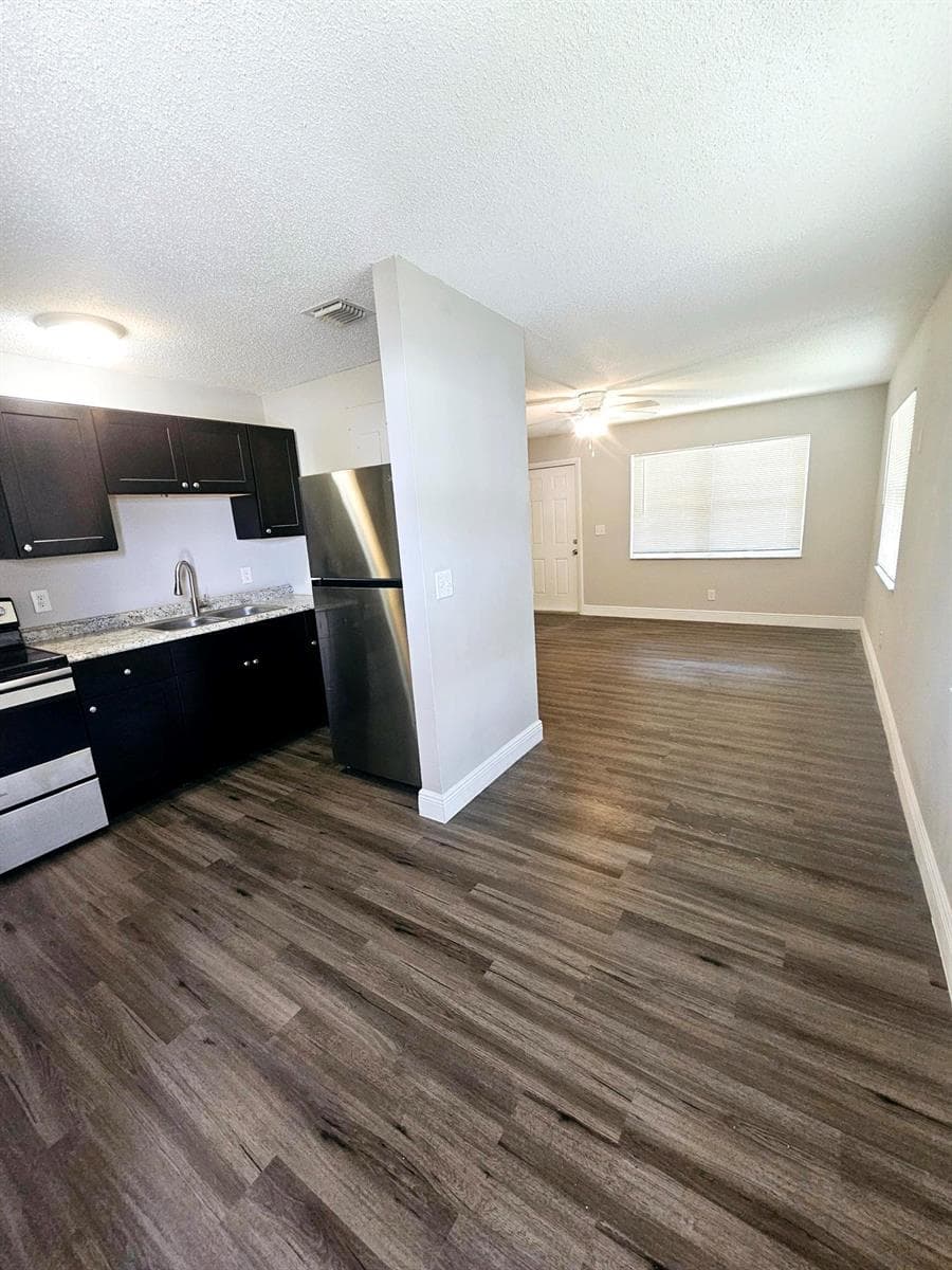 1556 W 20TH Street, Riviera Beach, FL 33404 — zdjęcie 3
