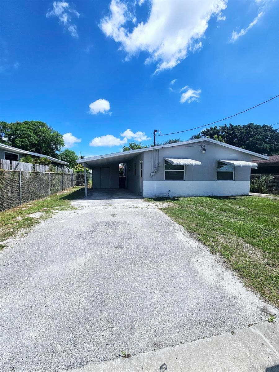 1556 W 20TH Street, Riviera Beach, FL 33404