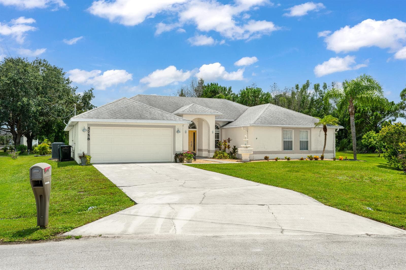 5758 Benbow Court, Port St. Lucie, FL 34986 — zdjęcie 2
