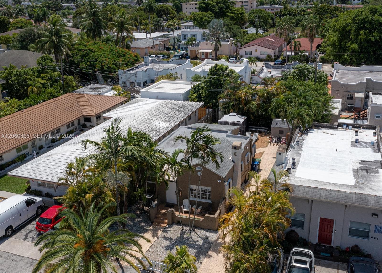 626 NE 4th Ct, Hallandale Beach, FL 33009 — zdjęcie 5