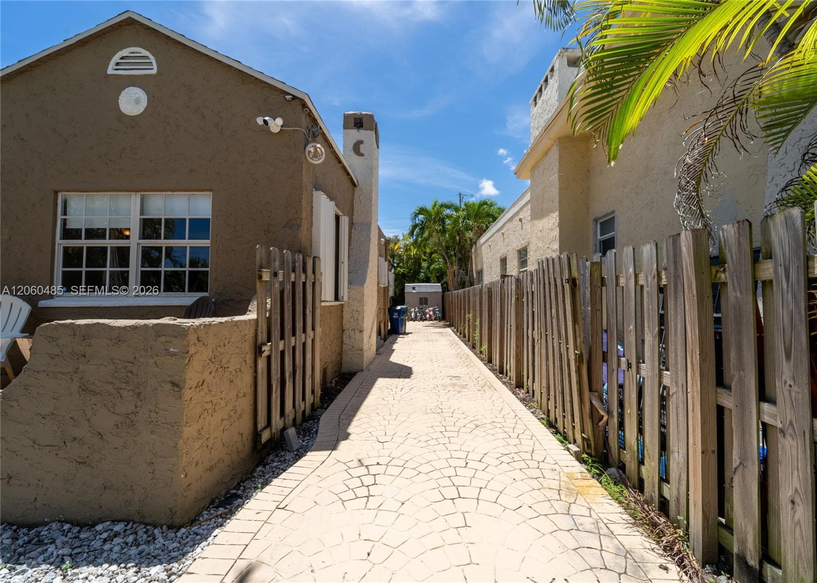 626 NE 4th Ct, Hallandale Beach, FL 33009 — zdjęcie 4