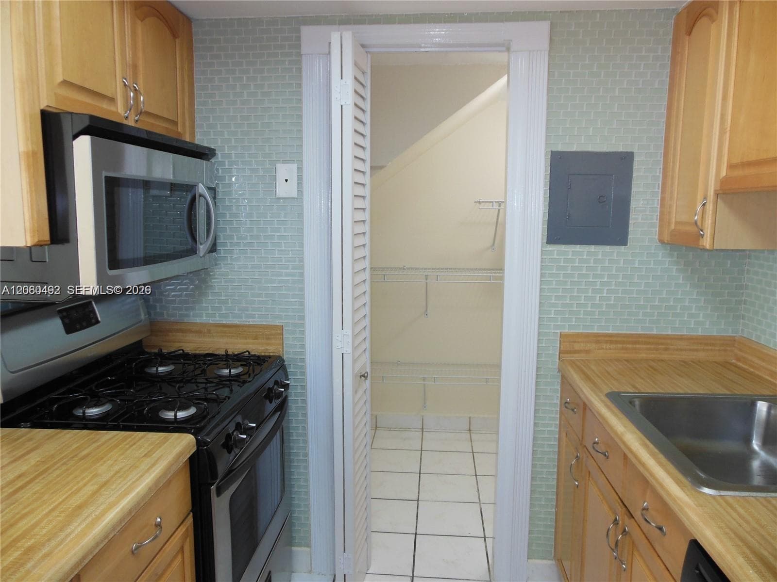 1350 W 53rd St # 8, Hialeah, FL 33012 — zdjęcie 2