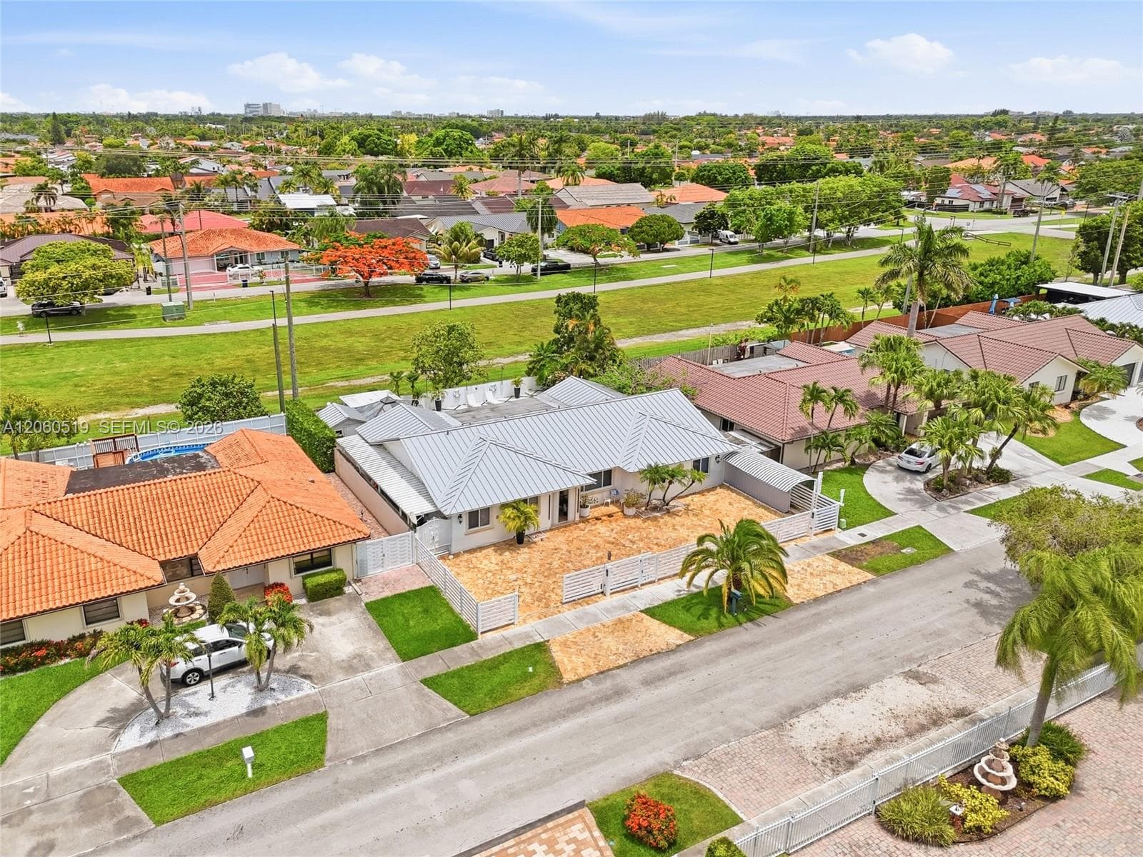 323 NW 136th Pl, Miami, FL 33182 — zdjęcie 3