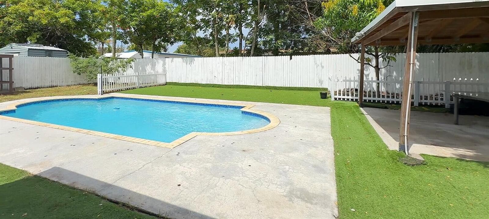 1751 LAUDERDALE MANOR Drive, Fort Lauderdale, FL 33311 — zdjęcie 2