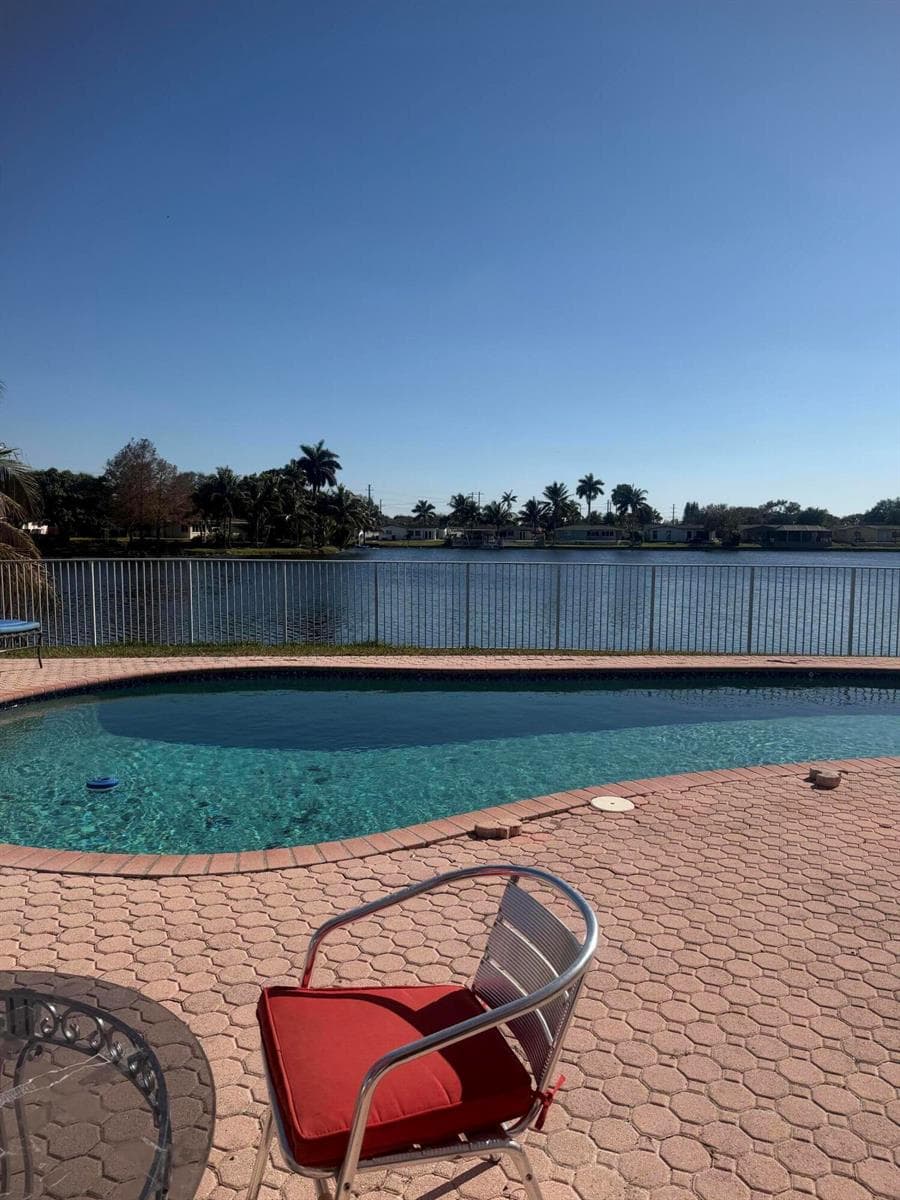 2181 NW 94TH Avenue, Pembroke Pines, FL 33024 — zdjęcie 2
