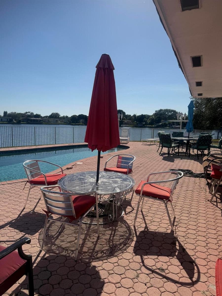 2181 NW 94TH Avenue, Pembroke Pines, FL 33024 — zdjęcie 5