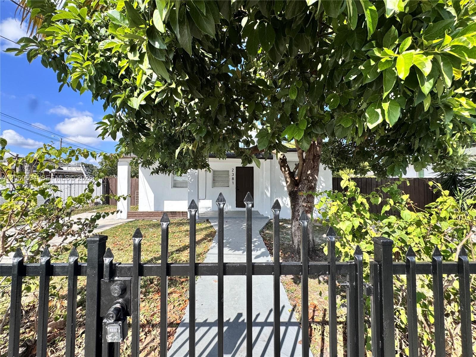 2381 NW 153rd St, Miami Gardens, FL 33054 — zdjęcie 2