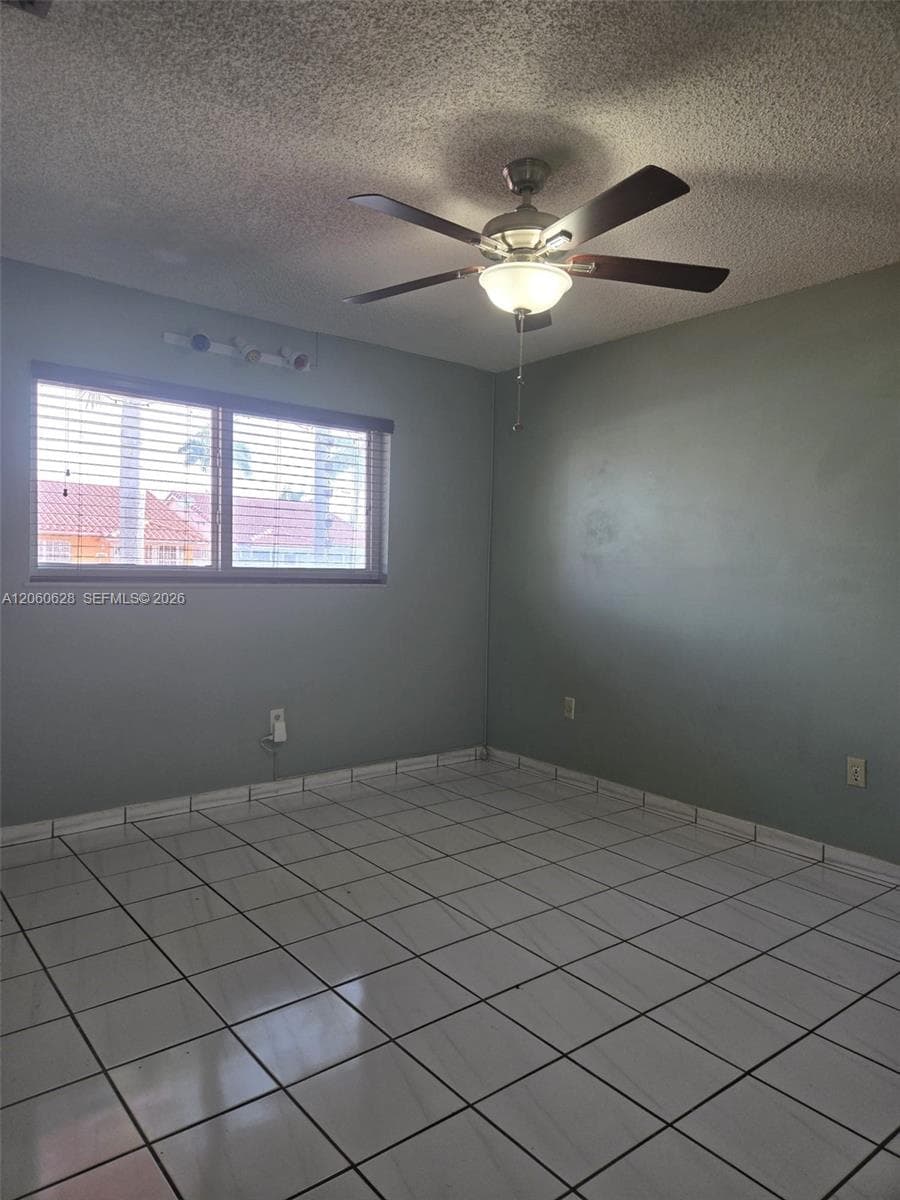 8810 NW 114th Ter, Hialeah Gardens, FL 33018 — zdjęcie 4