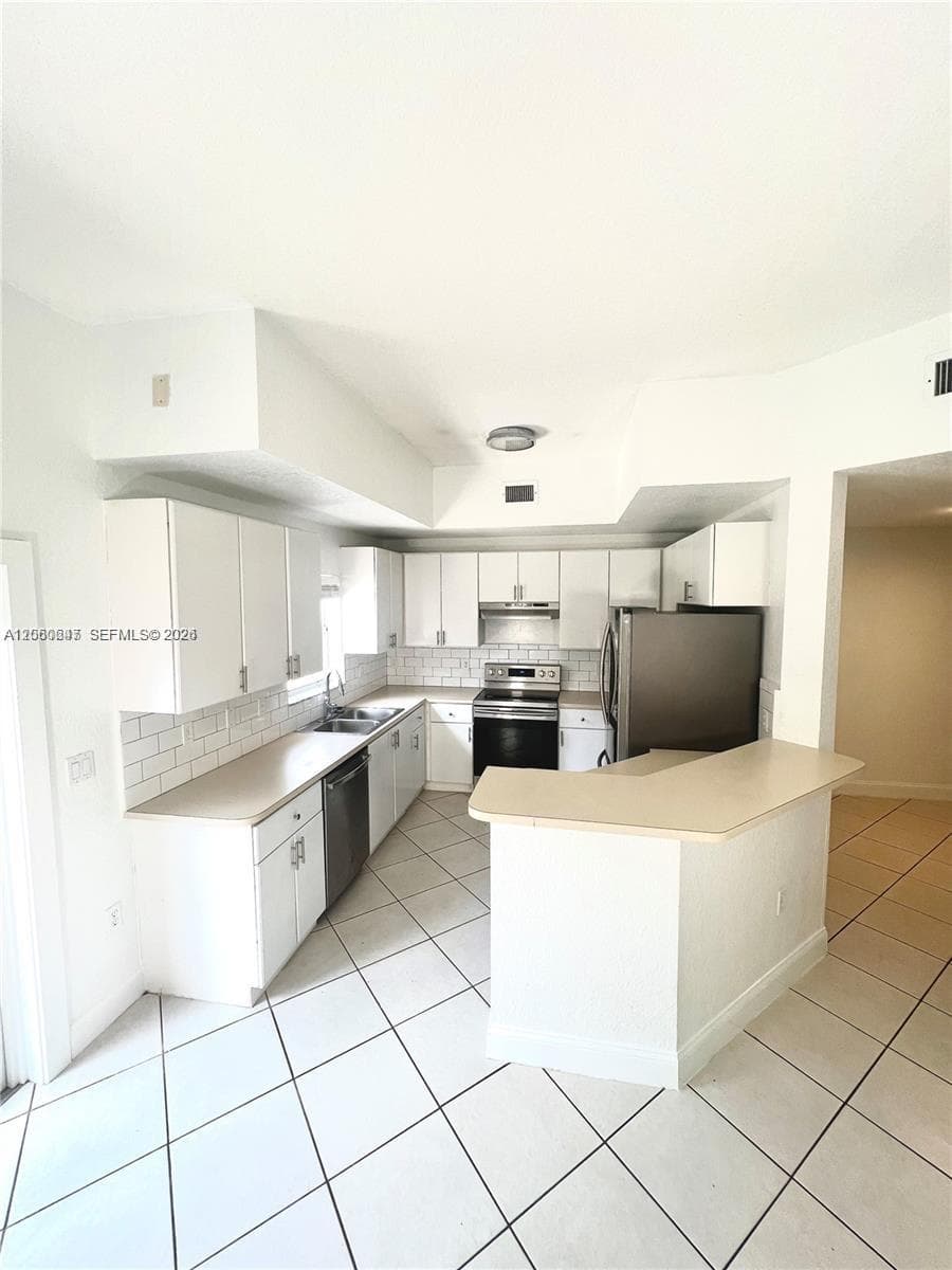8885 SW 221st Ter, Cutler Bay, FL 33190 — zdjęcie 2