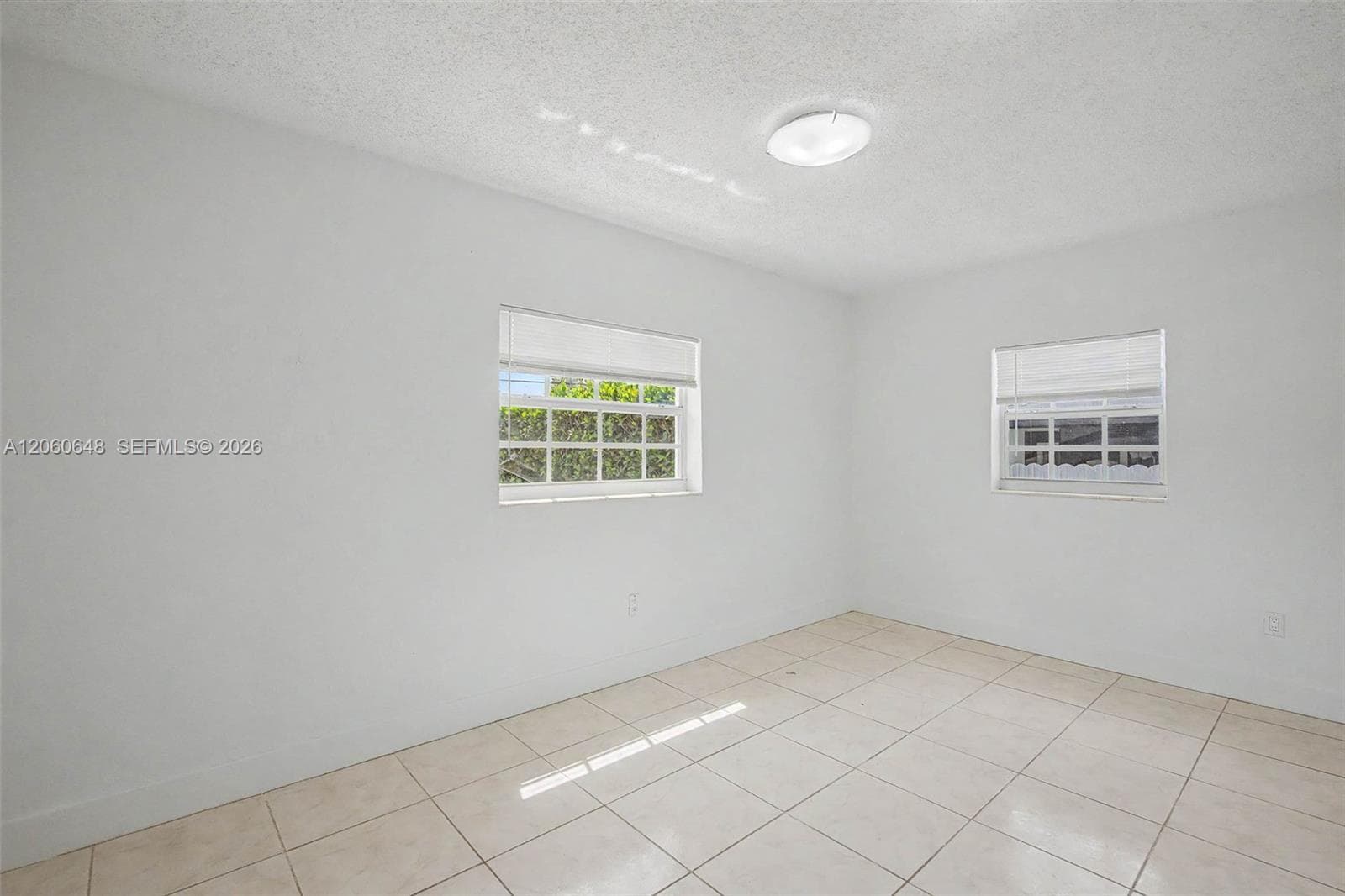 5360 W 2nd Ave, Hialeah, FL 33012 — zdjęcie 5