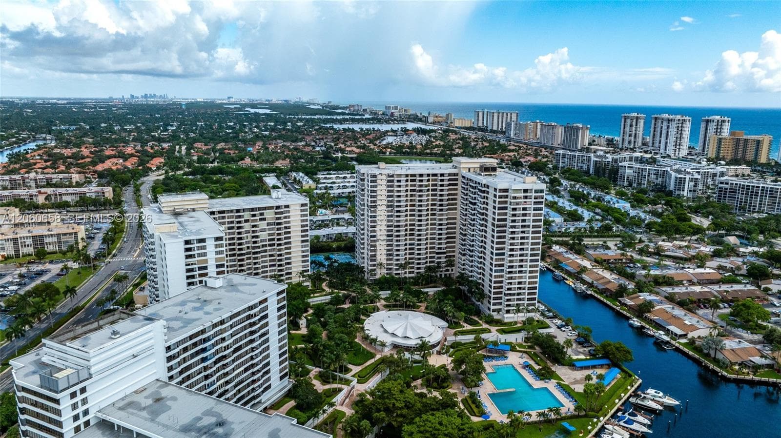 2500 Parkview Dr # 517, Hallandale Beach, FL 33009 — zdjęcie 2