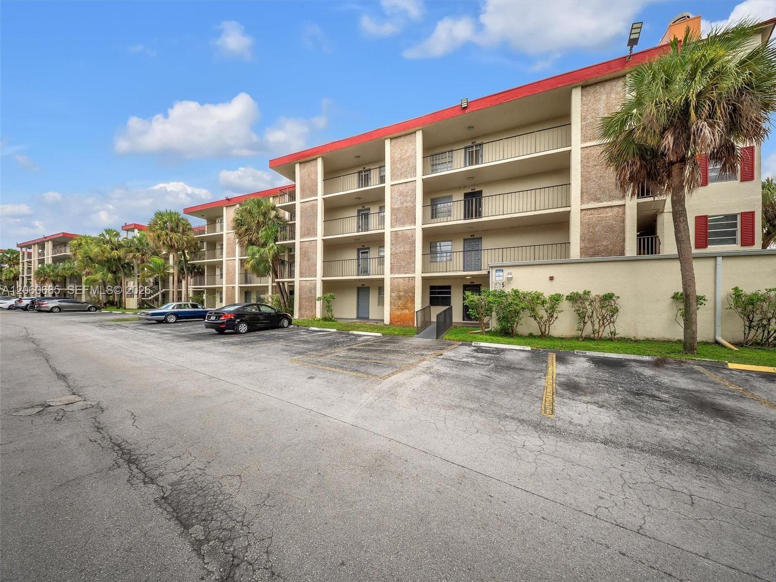 3070 NW 48th Ter # 111, Lauderdale Lakes, FL 33313