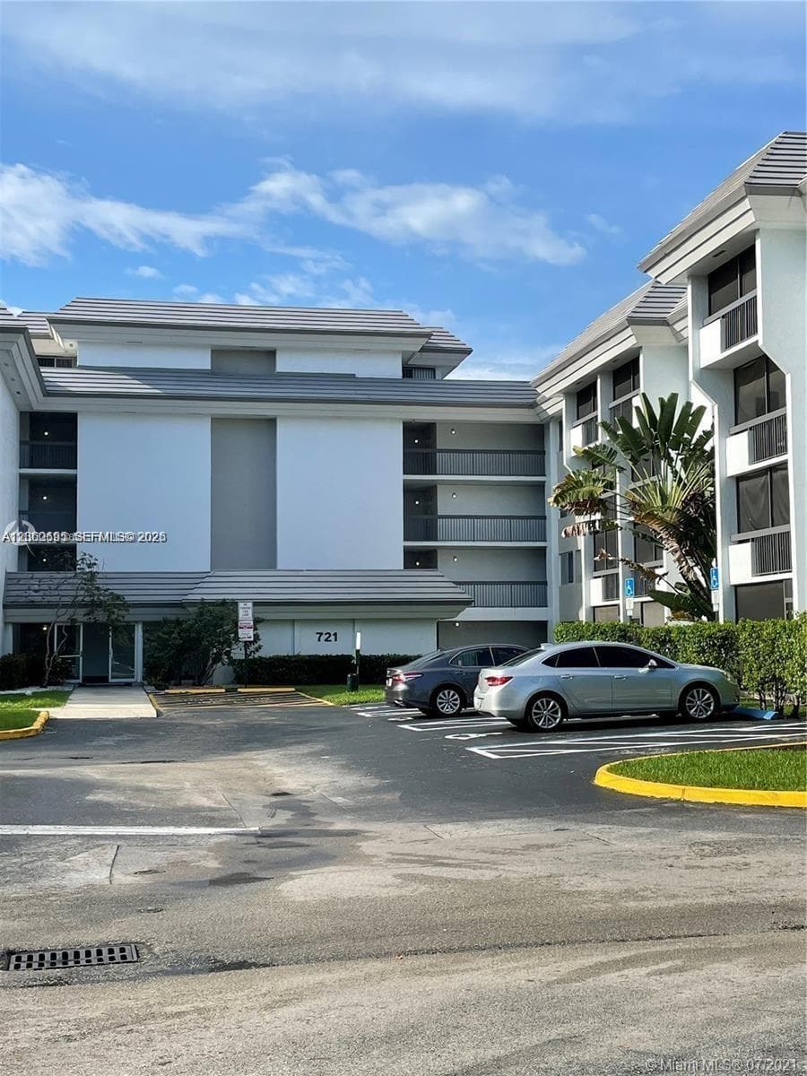 721 N Pine Island Rd # 104, Plantation, FL 33324
