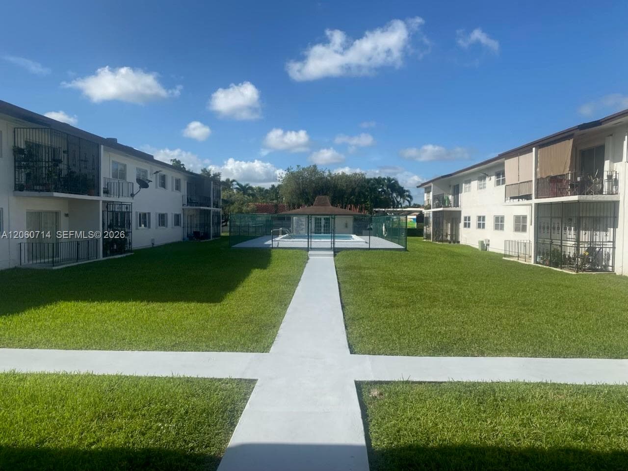 9520 SW 8th St # 118, Miami, FL 33174