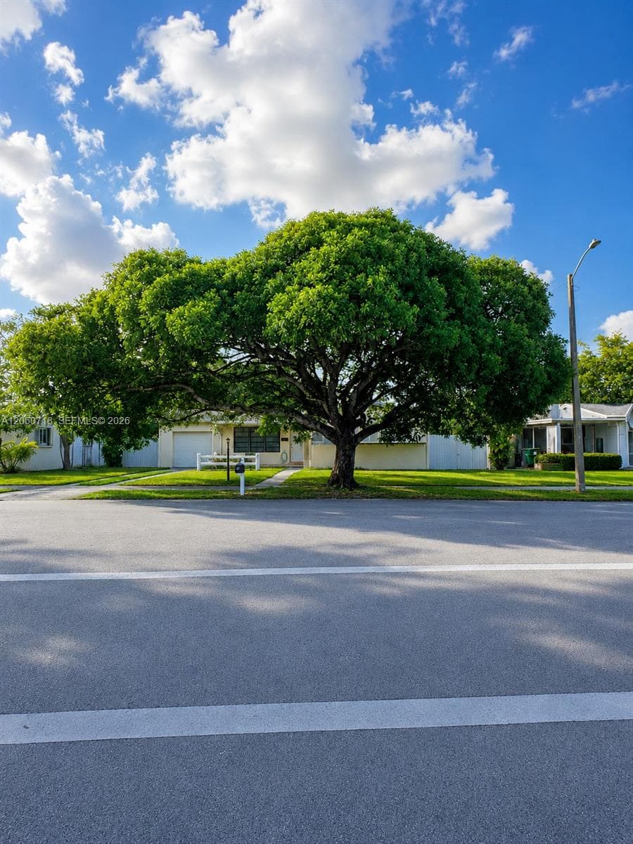 9395 Nassau Dr, Cutler Bay, FL 33189 — zdjęcie 2