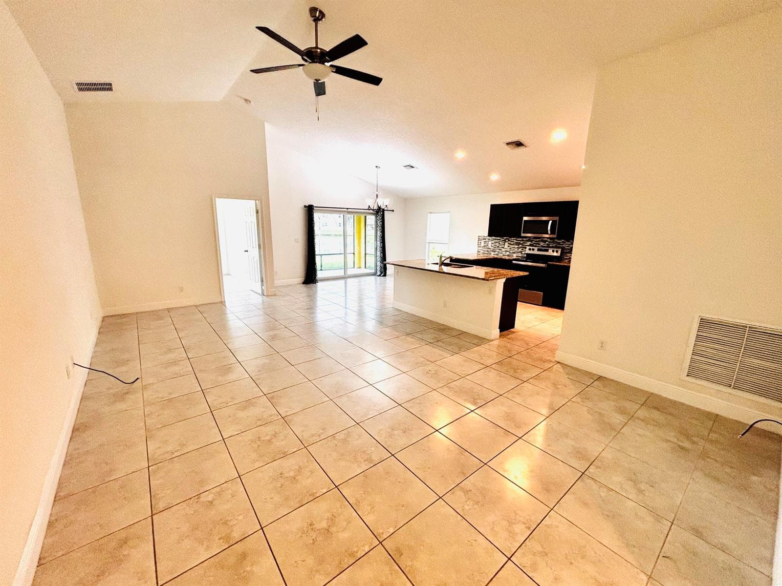 9558 SEA SPRAY Drive, Fort Pierce, FL 34945 — zdjęcie 4
