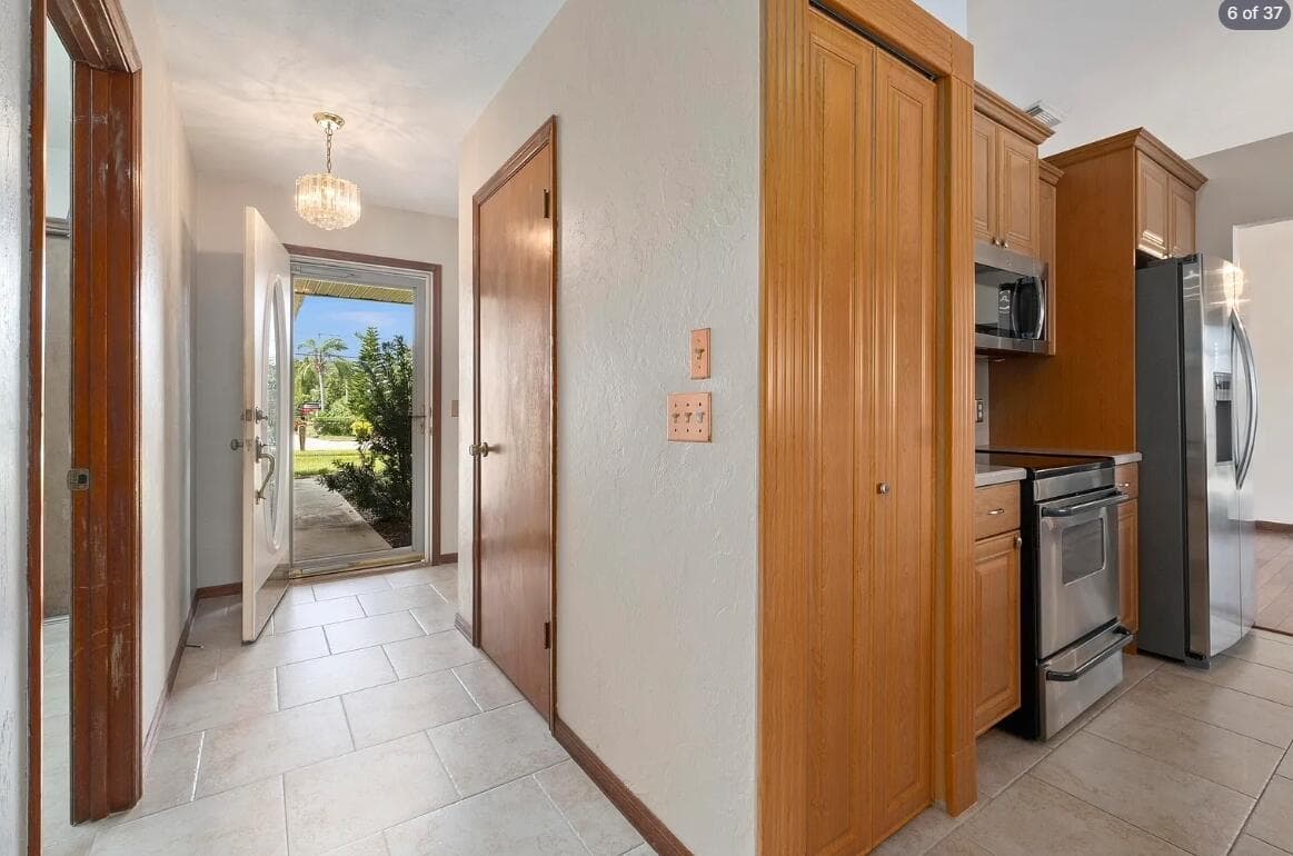 329 SE OAKRIDGE Drive, Port St. Lucie, FL 34984 — zdjęcie 3