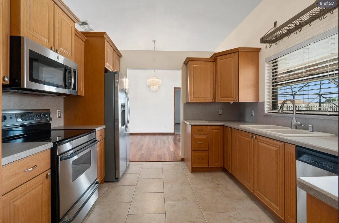 329 SE OAKRIDGE Drive, Port St. Lucie, FL 34984 — zdjęcie 5