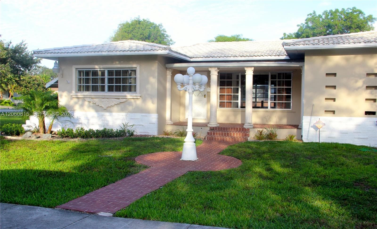 70 Hammond Dr, Miami Springs, FL 33166