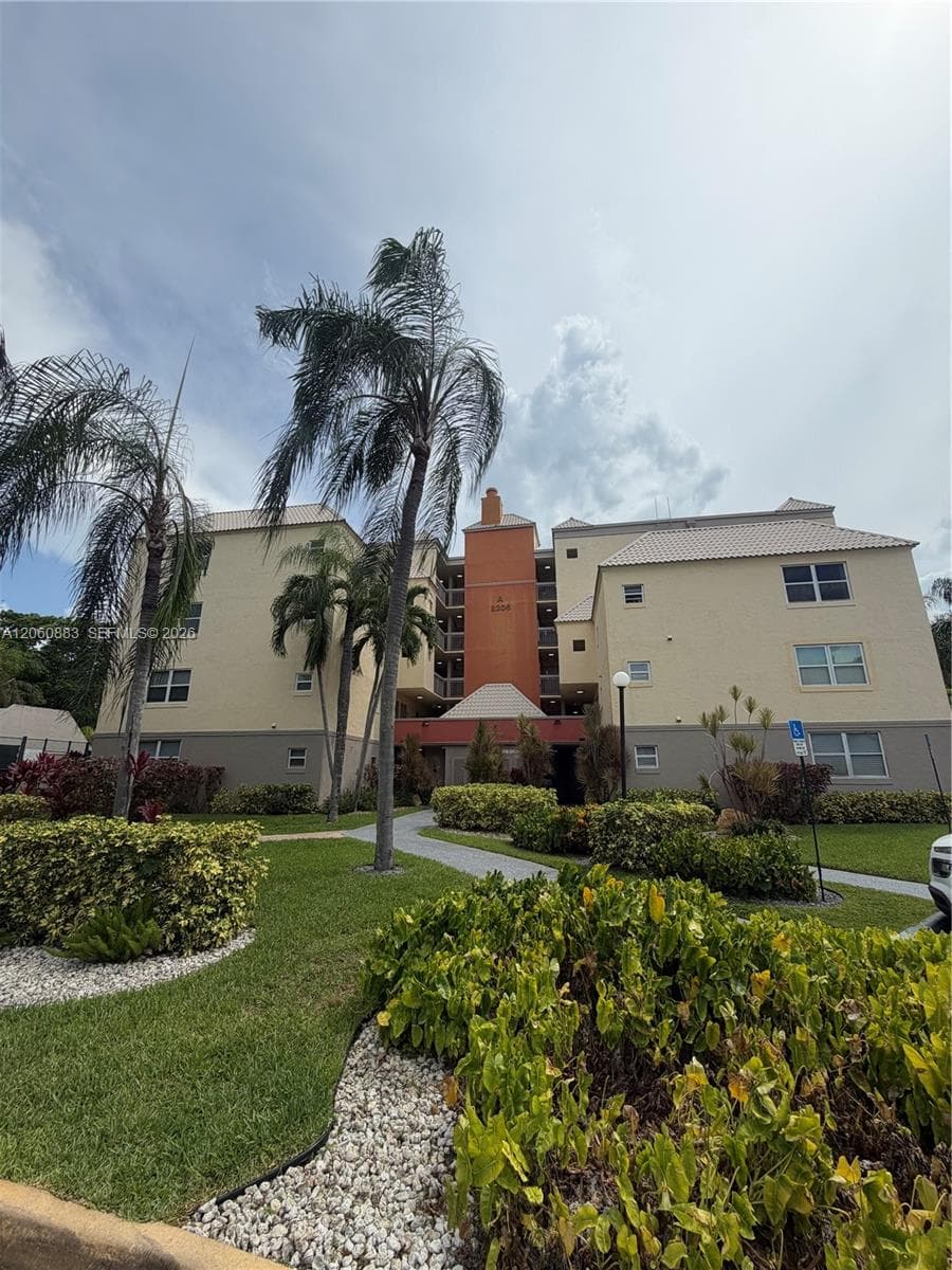 8205 Lake Dr # 306, Doral, FL 33166 — zdjęcie 2
