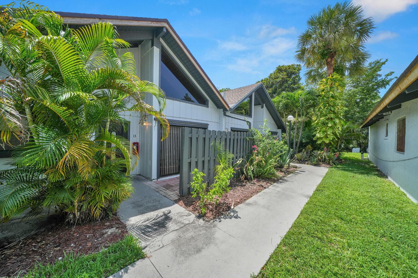 100 Sparrow Drive # 13, Royal Palm Beach, FL 33411