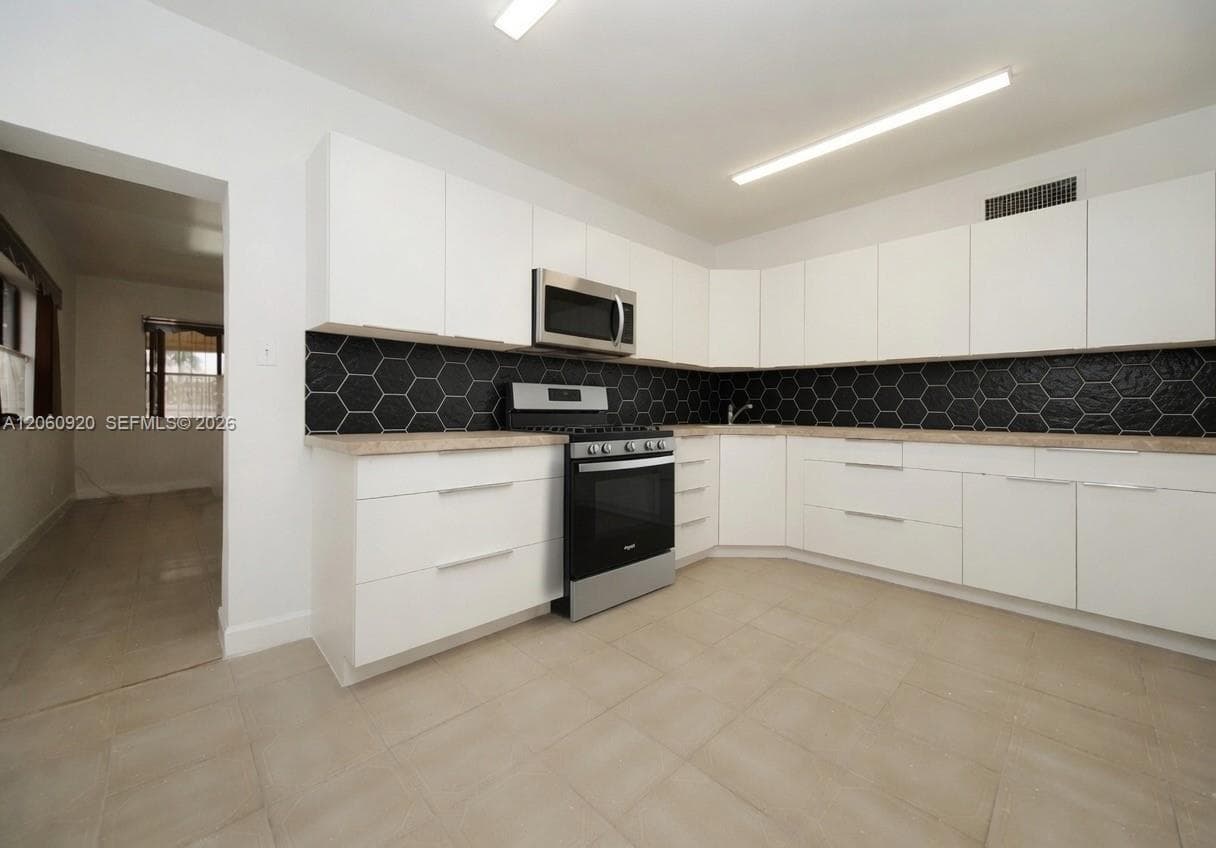 8636 NW 35th Pl, Miami, FL 33147 — zdjęcie 4