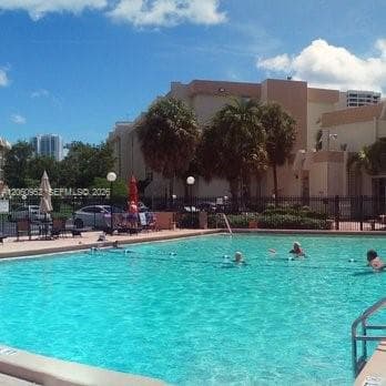 851 Three Islands Blvd # 108, Hallandale Beach, FL 33009 — zdjęcie 2