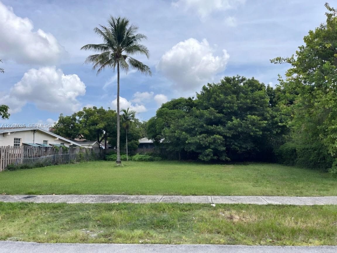 363 NE 173 St, North Miami Beach, FL 33162
