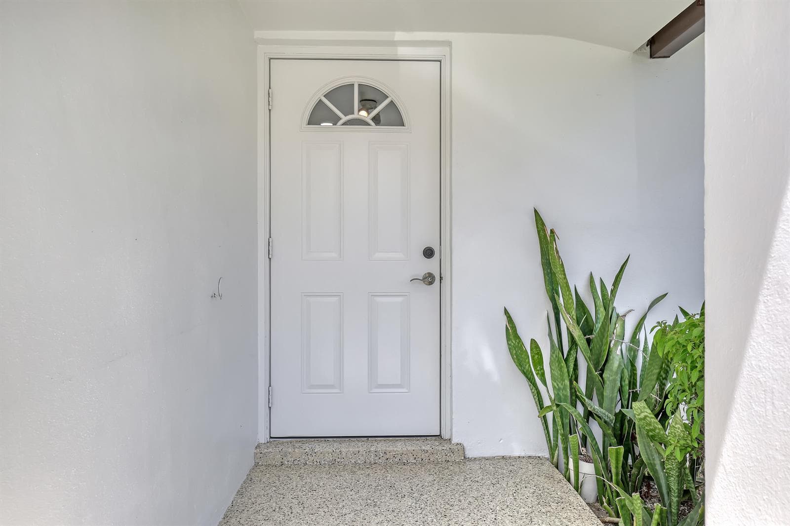 2940 Crosley Drive E, West Palm Beach, FL 33415 — zdjęcie 2