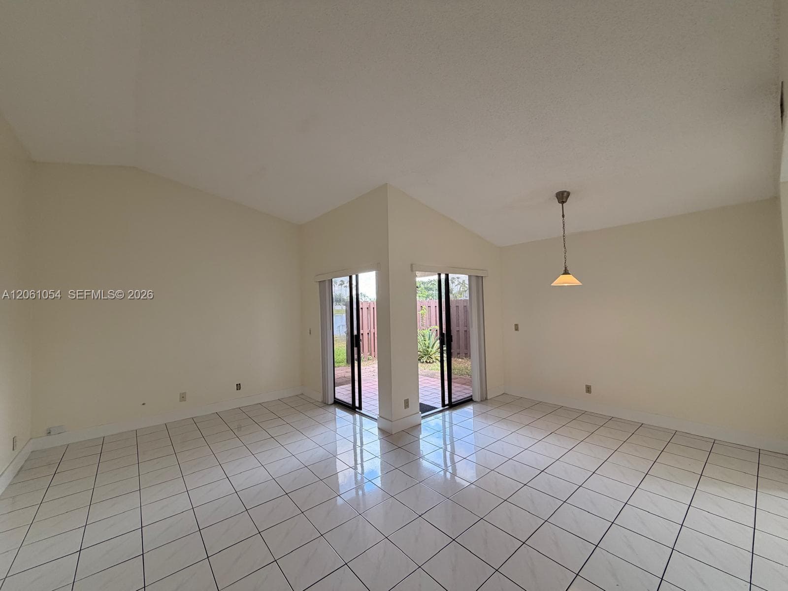 6431 NW 171st St, Hialeah, FL 33015 — zdjęcie 2