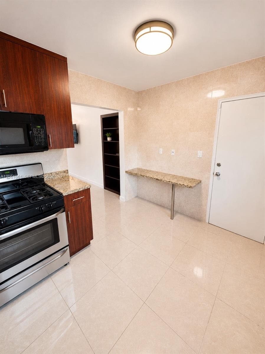 1050 94th St # 4, Bay Harbor Islands, FL 33154 — zdjęcie 3